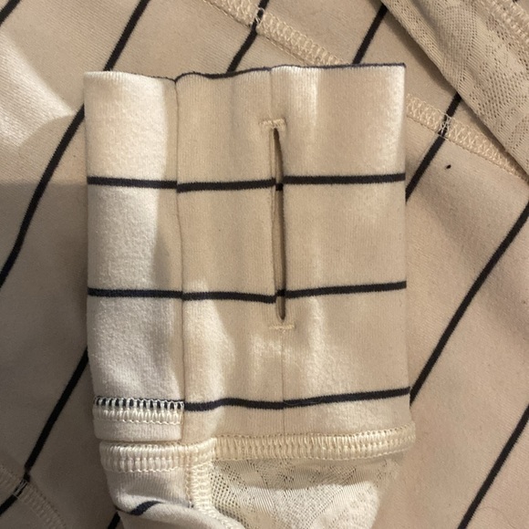 Lulu lemon long sleeve size small - Picture 4 of 6